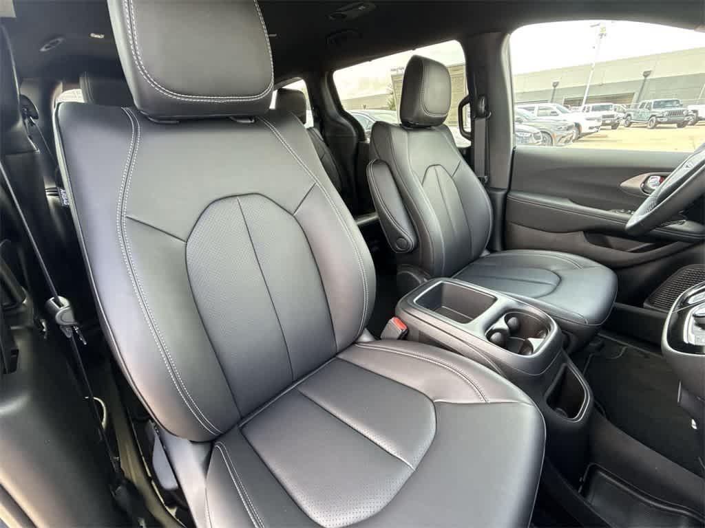 new 2025 Chrysler Pacifica car, priced at $41,168