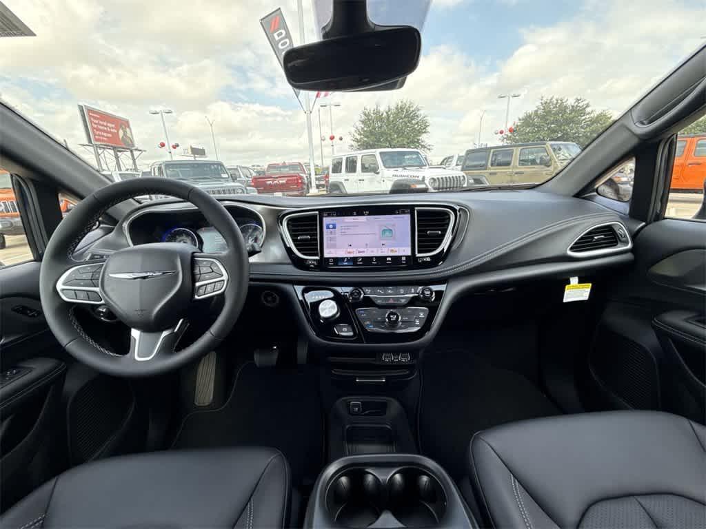 new 2025 Chrysler Pacifica car, priced at $41,168