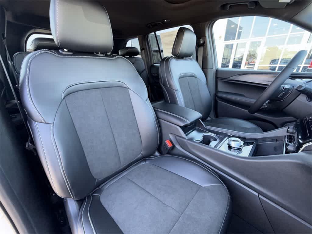 new 2025 Jeep Grand Cherokee car, priced at $36,451