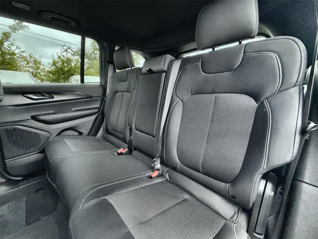 new 2025 Jeep Grand Cherokee car, priced at $34,533