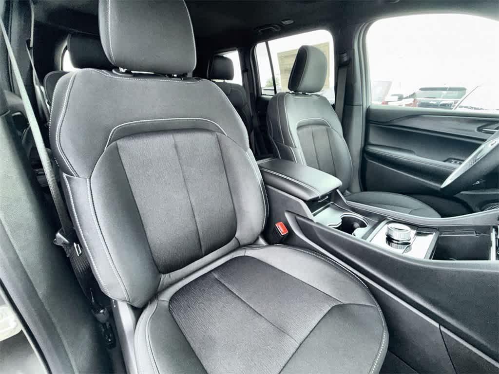 new 2025 Jeep Grand Cherokee car, priced at $34,533