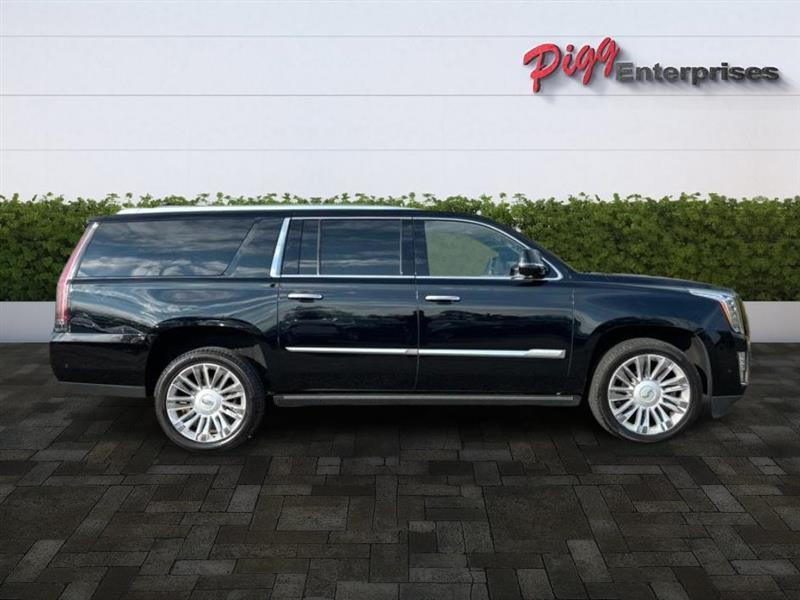 used 2020 Cadillac Escalade ESV car, priced at $31,433