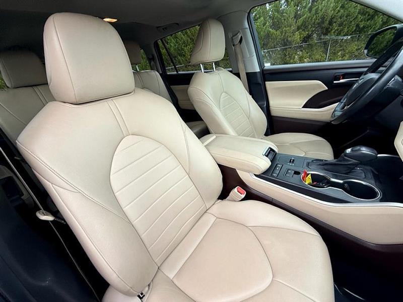 used 2022 Toyota Highlander car, priced at $32,766