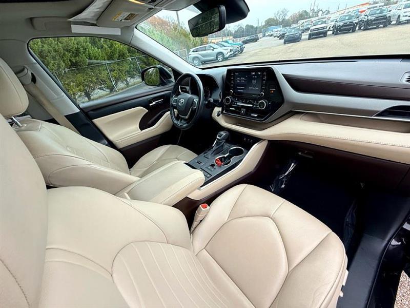 used 2022 Toyota Highlander car, priced at $32,766