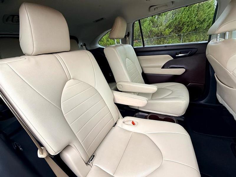 used 2022 Toyota Highlander car, priced at $32,766