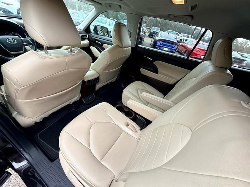 used 2022 Toyota Highlander car, priced at $32,766