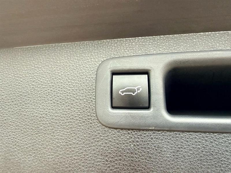 used 2022 Toyota Highlander car, priced at $32,766