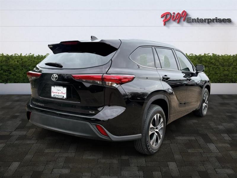 used 2022 Toyota Highlander car, priced at $32,766