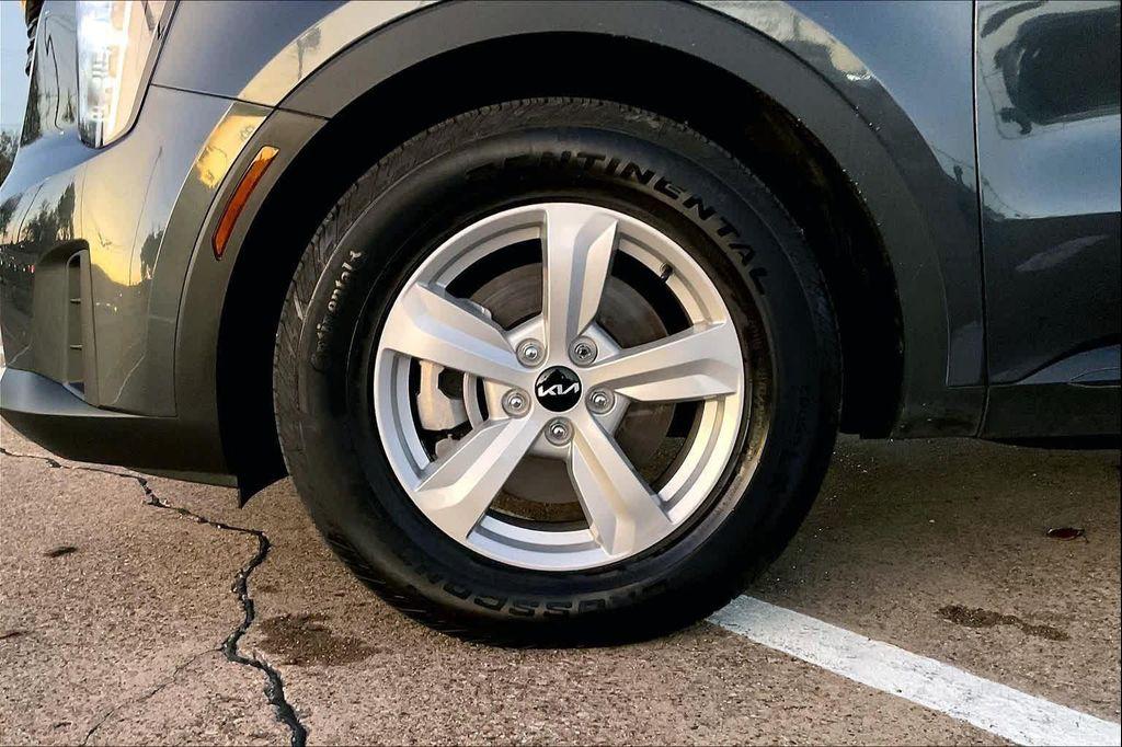 used 2024 Kia Sorento car, priced at $25,994