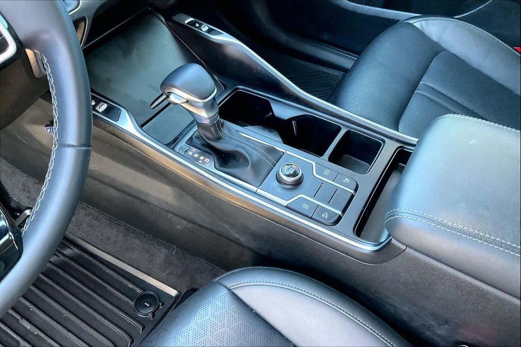 used 2023 Kia Sorento car, priced at $27,213