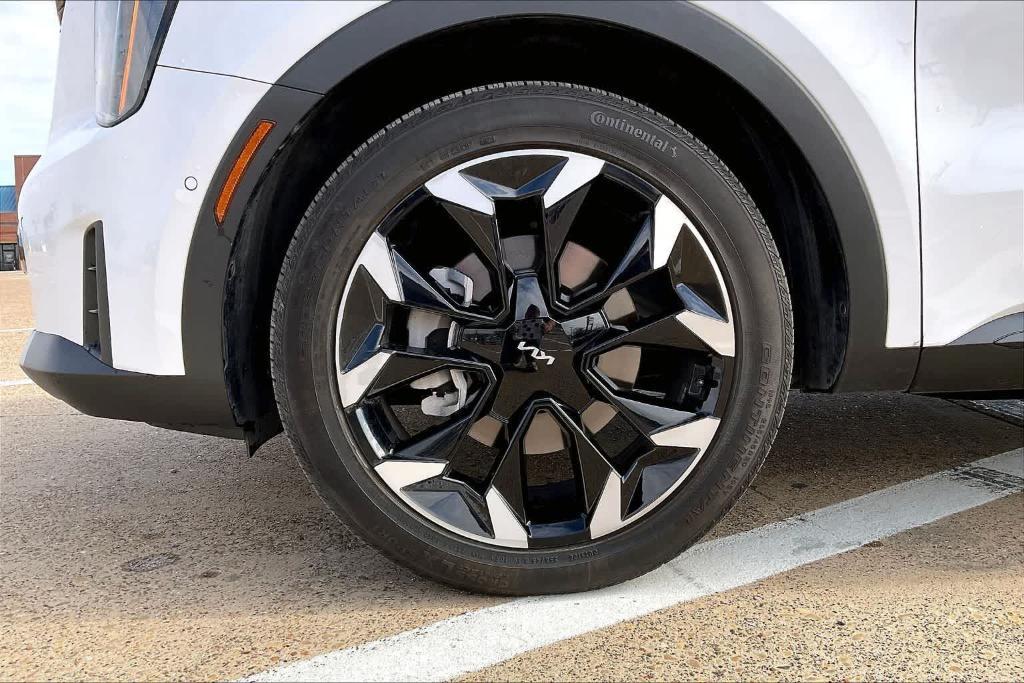 used 2024 Kia Sorento car, priced at $33,205
