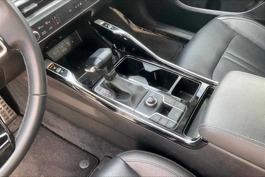 used 2024 Kia Sorento car, priced at $33,205