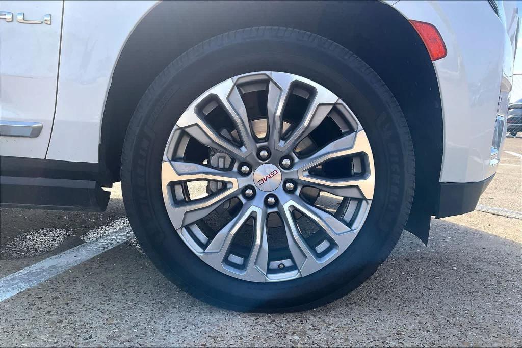 used 2022 GMC Yukon XL car, priced at $50,190