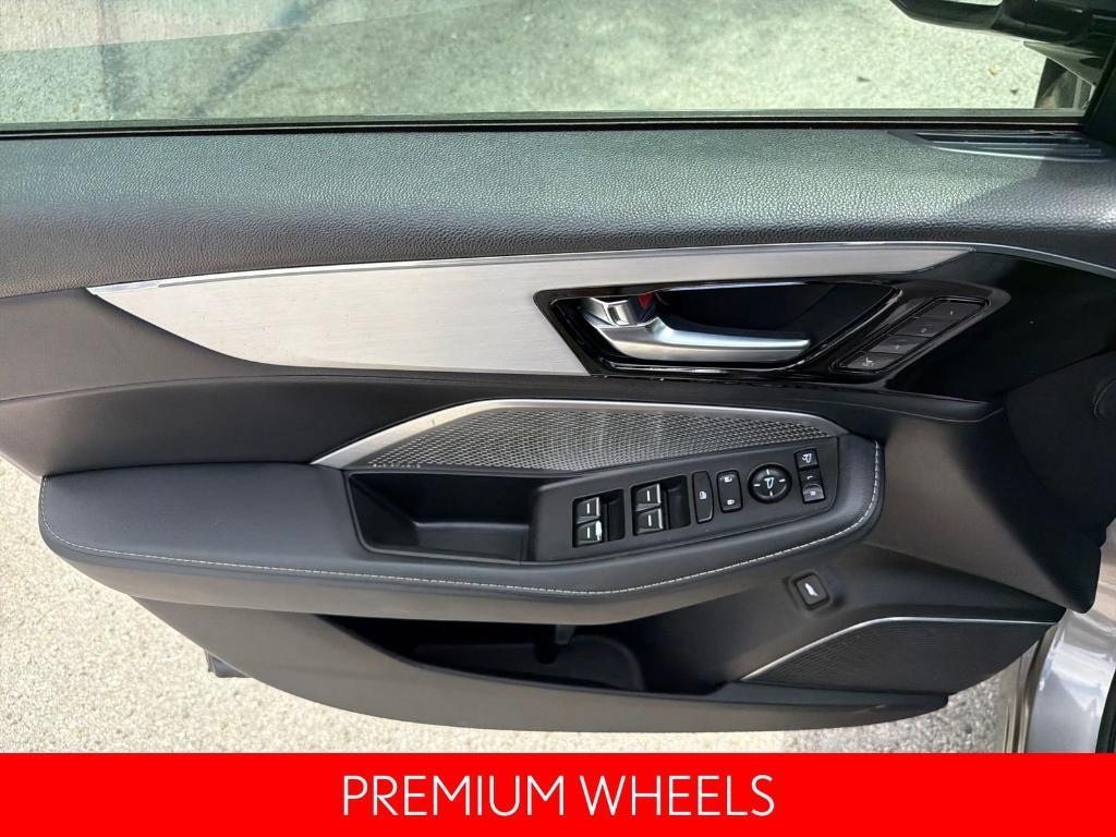 used 2023 Acura MDX car, priced at $35,084