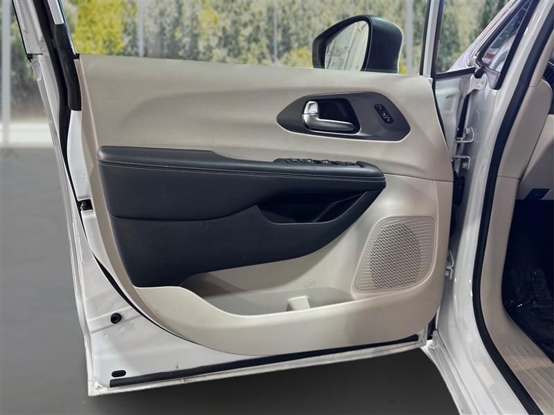 used 2023 Chrysler Pacifica car, priced at $23,555