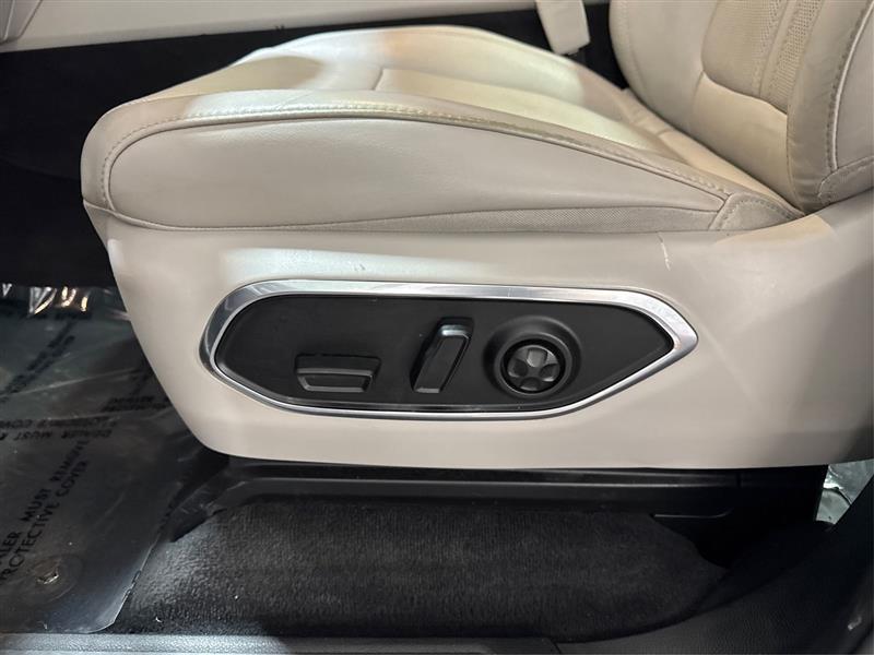 used 2022 Jeep Wagoneer car, priced at $38,777