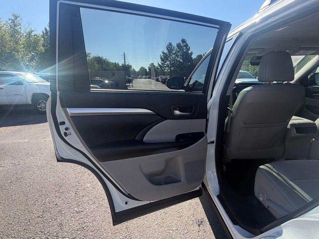 used 2018 Toyota Highlander car, priced at $26,388