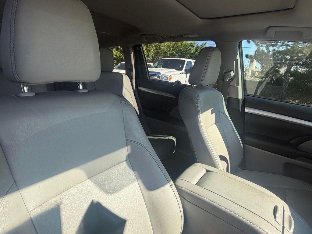 used 2018 Toyota Highlander car, priced at $26,388