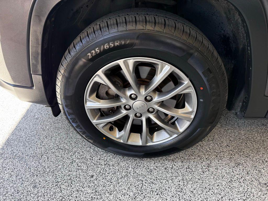 used 2020 Jeep Cherokee car, priced at $16,447