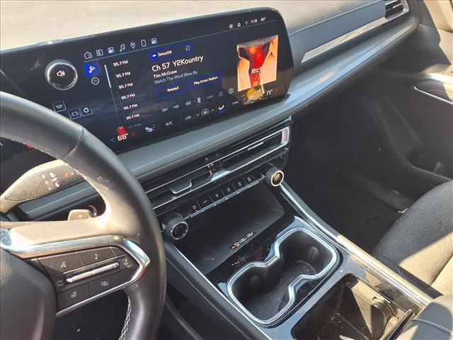 used 2024 Chevrolet Traverse car, priced at $33,990