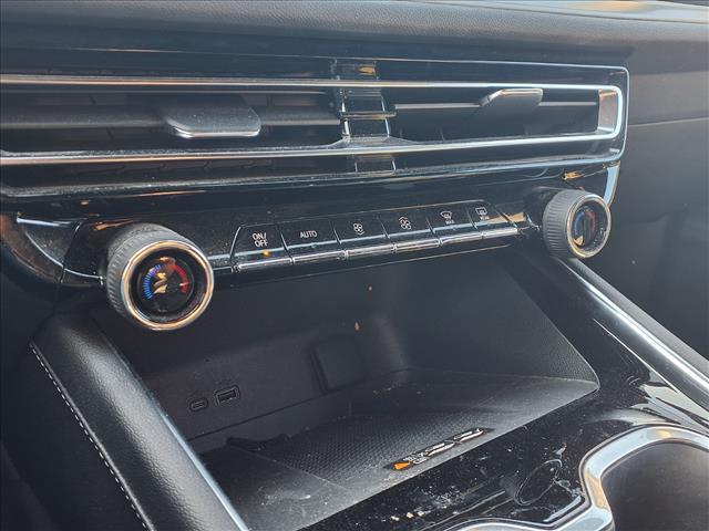 used 2024 Chevrolet Traverse car, priced at $33,990