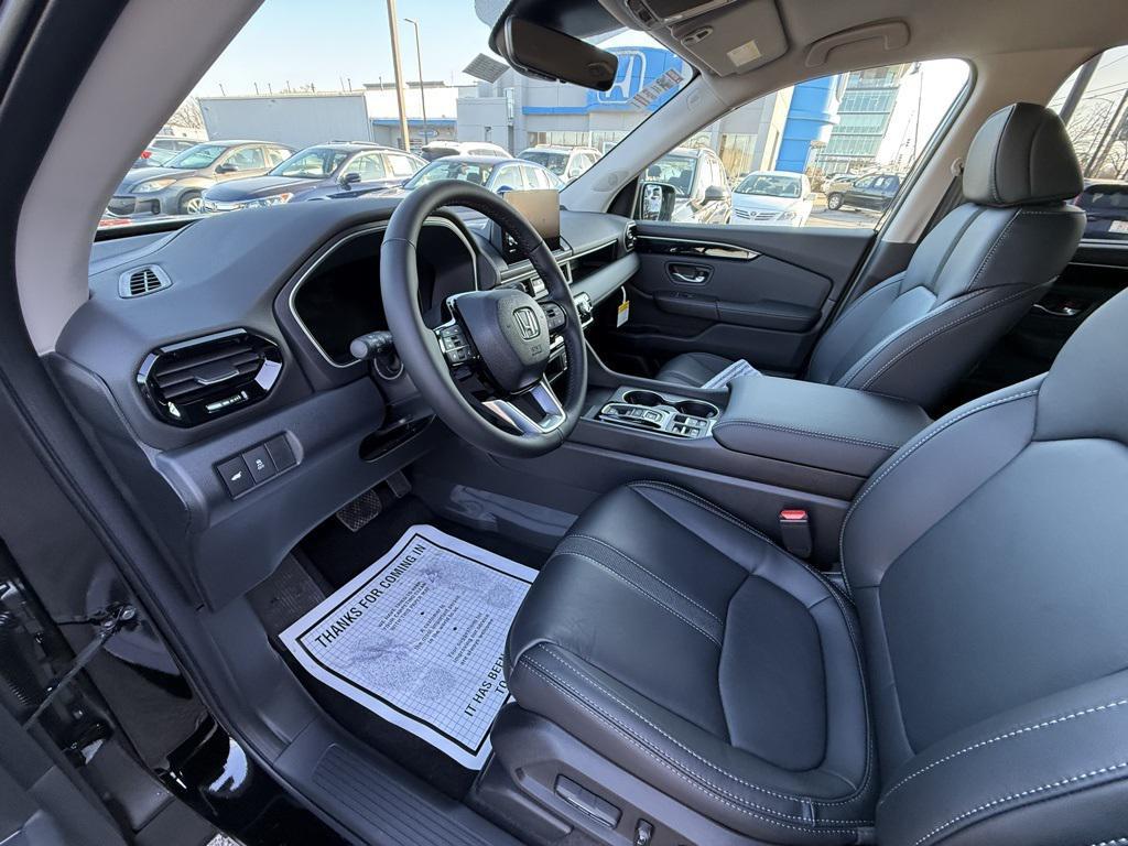 new 2025 Honda Pilot car, priced at $47,095