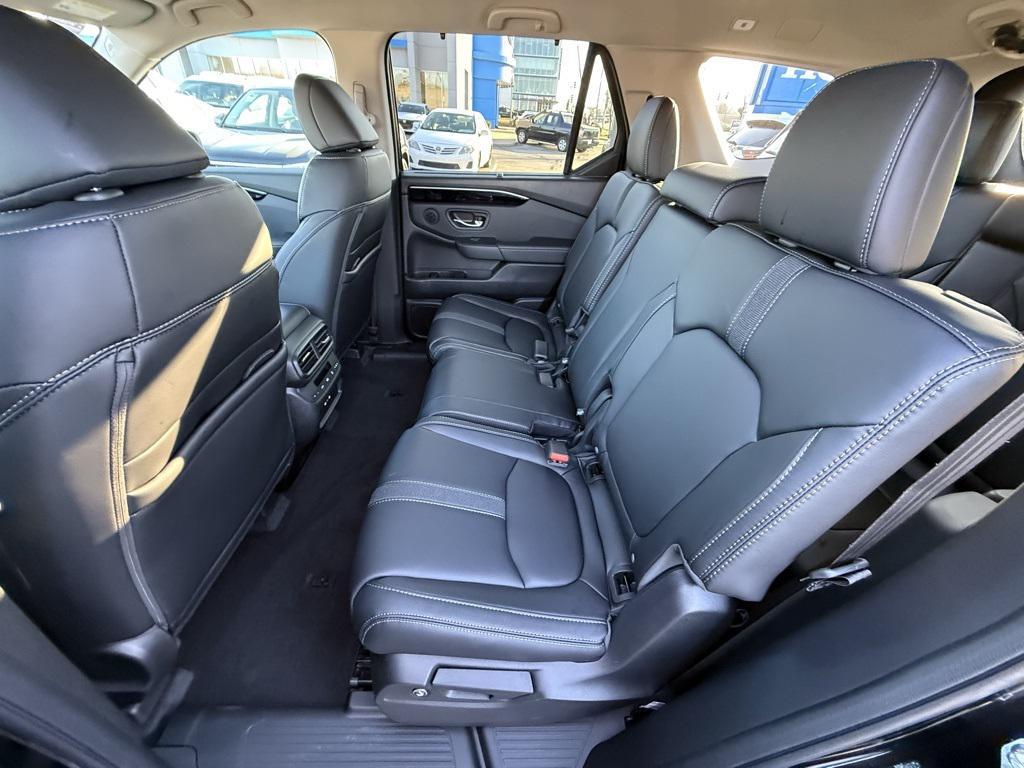 new 2025 Honda Pilot car, priced at $47,095