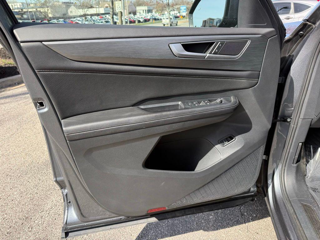 used 2025 Volkswagen Atlas Cross Sport car, priced at $33,500