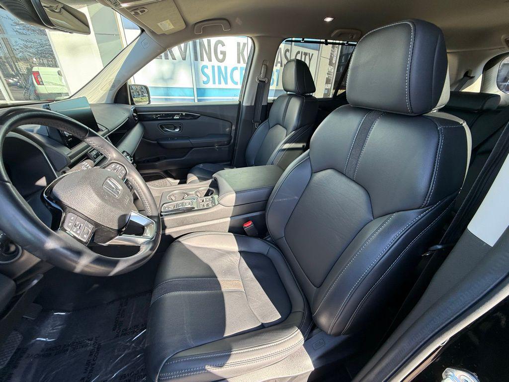 used 2025 Honda Pilot car, priced at $43,199