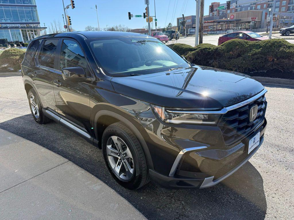 used 2025 Honda Pilot car, priced at $43,199