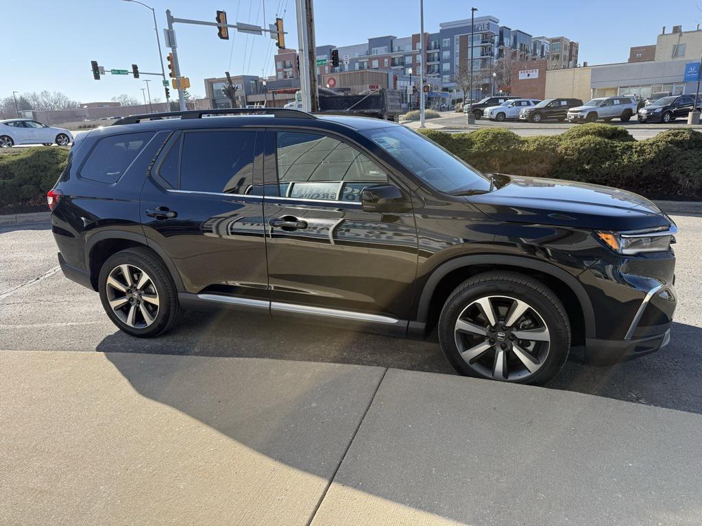 used 2023 Honda Pilot car, priced at $41,800