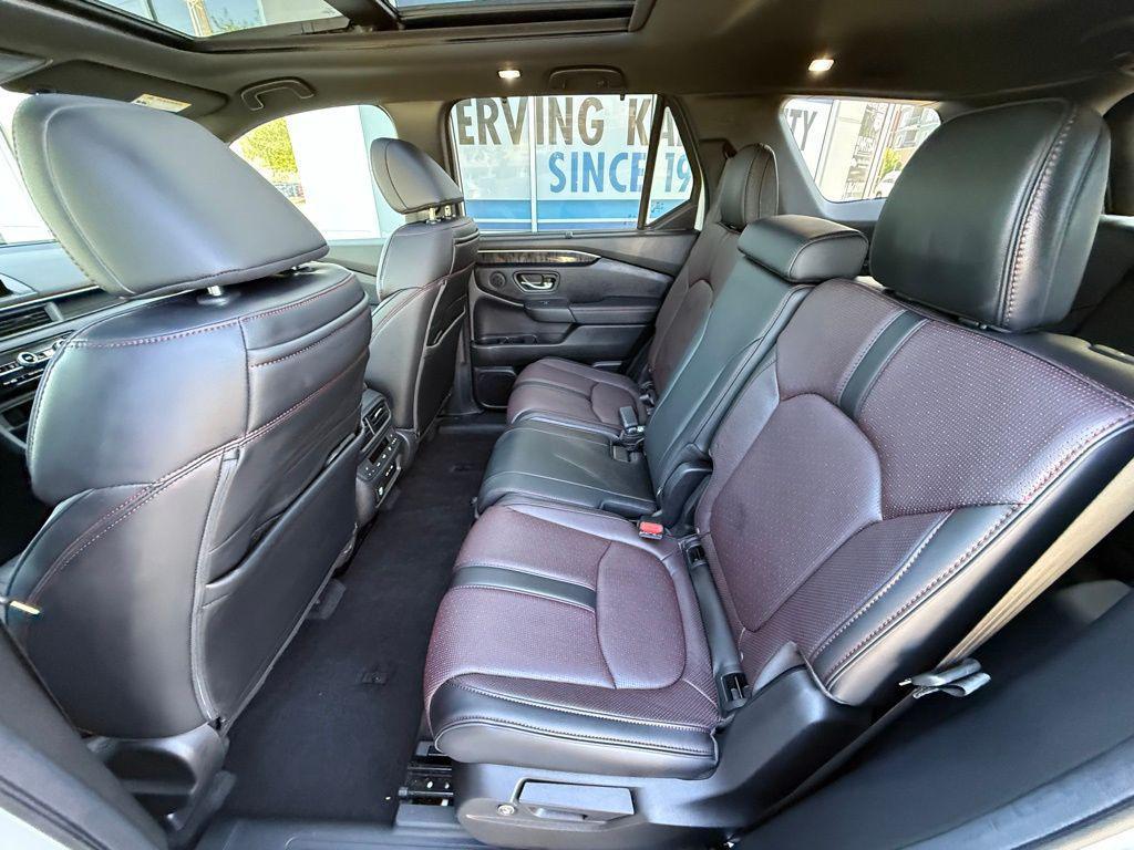 used 2025 Honda Pilot car, priced at $52,199