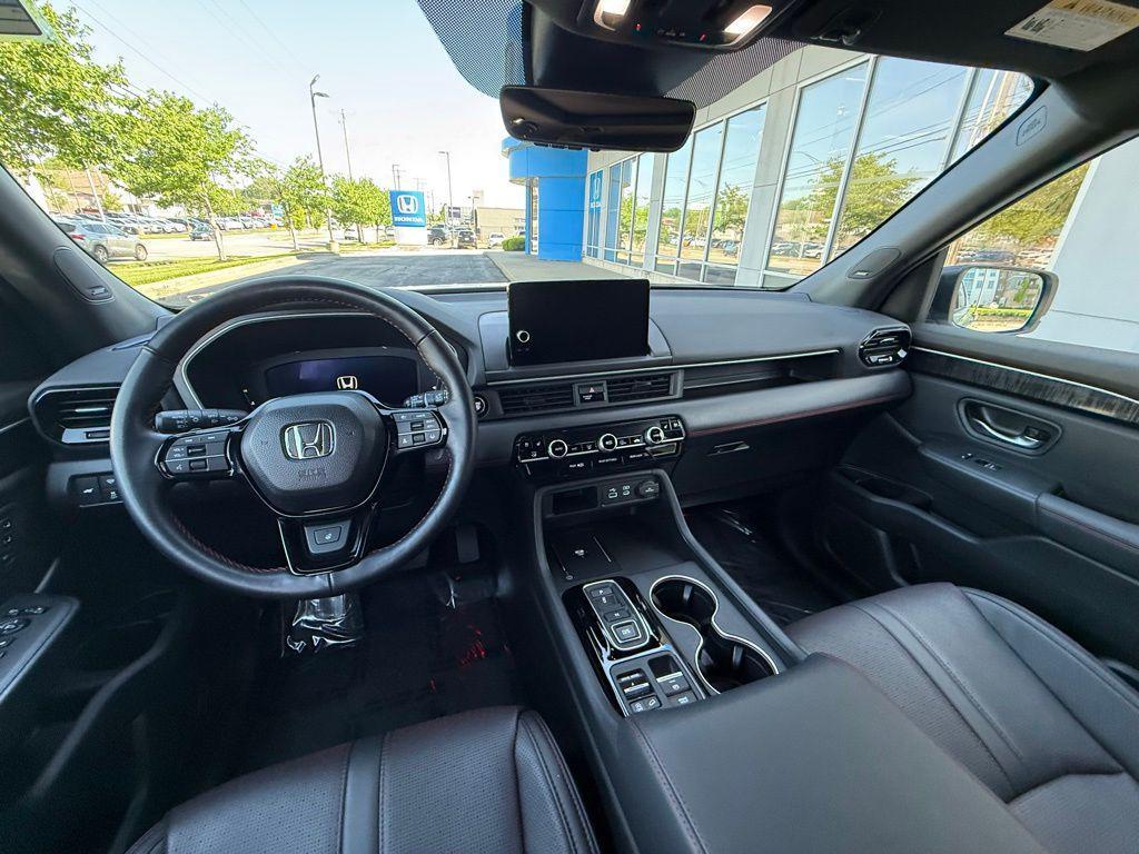 used 2025 Honda Pilot car, priced at $52,199