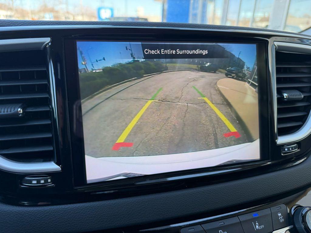 used 2024 Chrysler Pacifica car, priced at $26,000