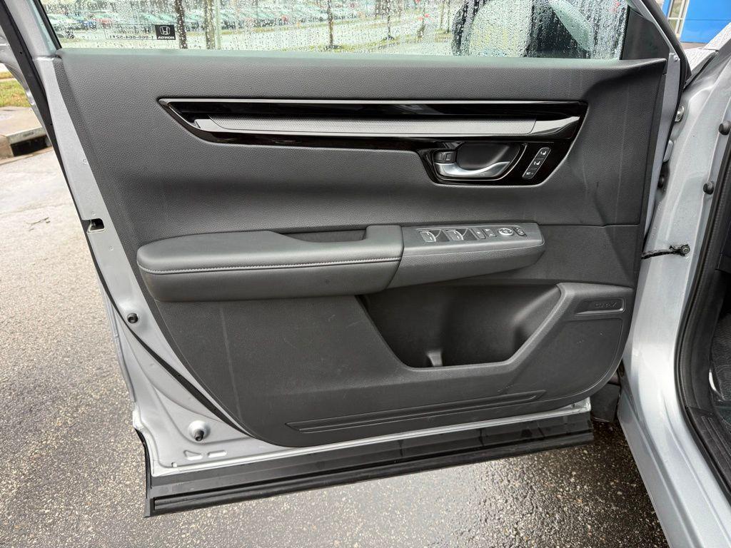 used 2025 Honda CR-V car, priced at $33,500