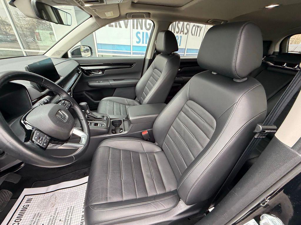 used 2025 Honda CR-V car, priced at $31,800