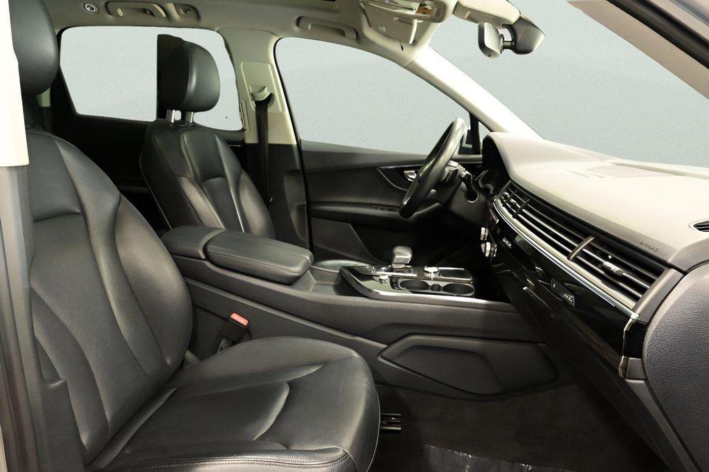 Audi Q7 view 22