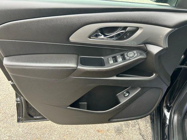 used 2022 Chevrolet Traverse car, priced at $19,495