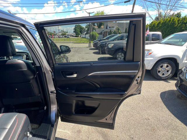 used 2019 Toyota Highlander car, priced at $19,294
