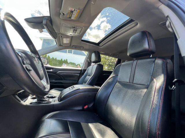used 2019 Toyota Highlander car, priced at $19,294
