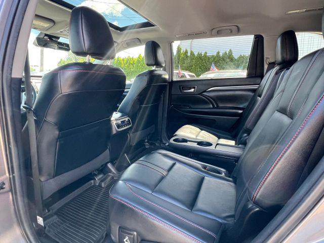 used 2019 Toyota Highlander car, priced at $19,294