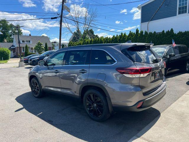 used 2019 Toyota Highlander car, priced at $19,294