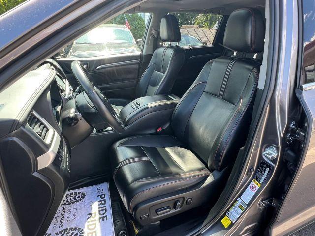 used 2019 Toyota Highlander car, priced at $19,294
