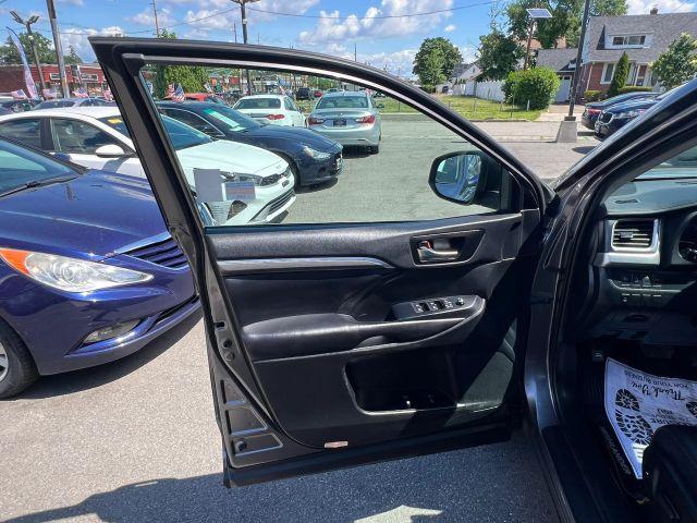 used 2019 Toyota Highlander car, priced at $19,294