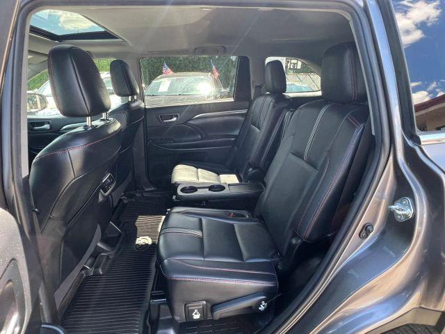 used 2019 Toyota Highlander car, priced at $19,294