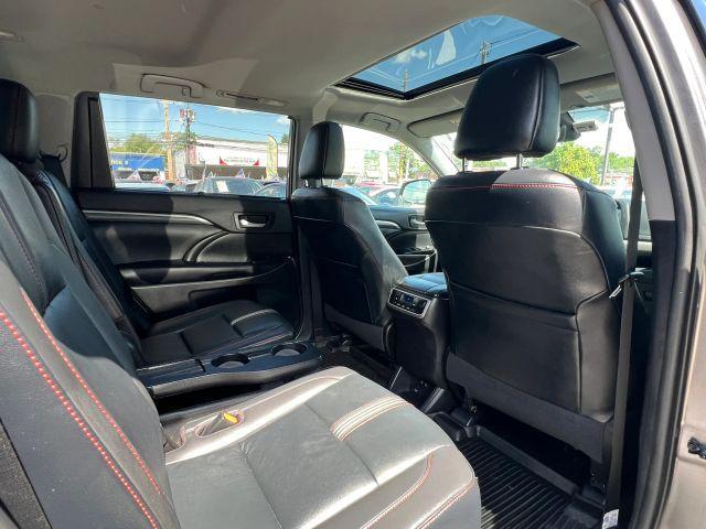 used 2019 Toyota Highlander car, priced at $19,294