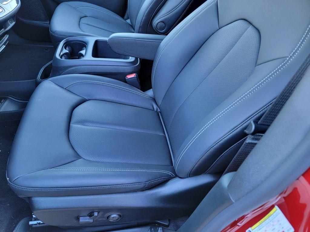 new 2026 Chrysler Pacifica car, priced at $38,886