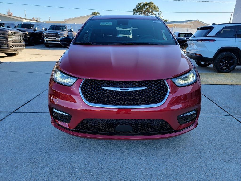 new 2026 Chrysler Pacifica car, priced at $38,886