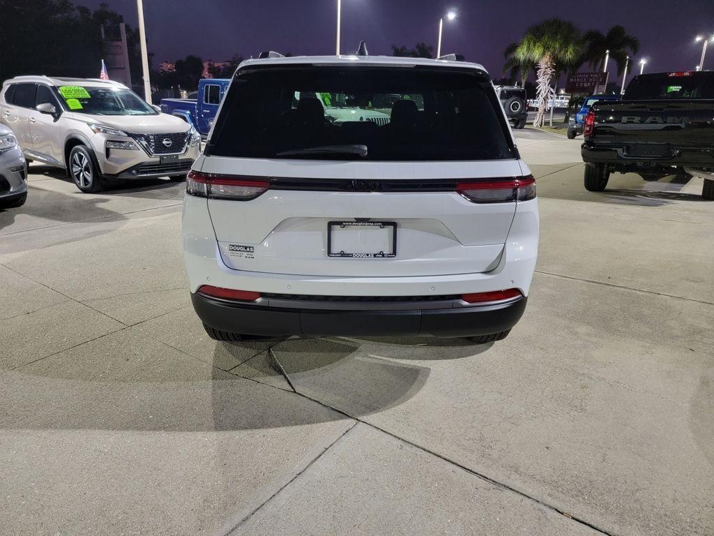 new 2026 Jeep Grand Cherokee car, priced at $38,695