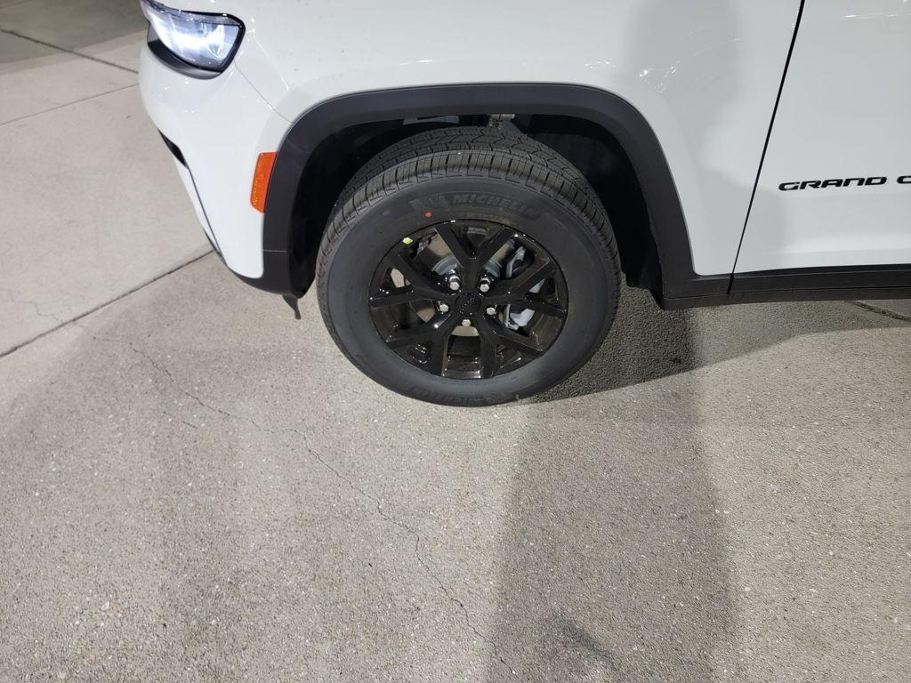 new 2026 Jeep Grand Cherokee car, priced at $38,695